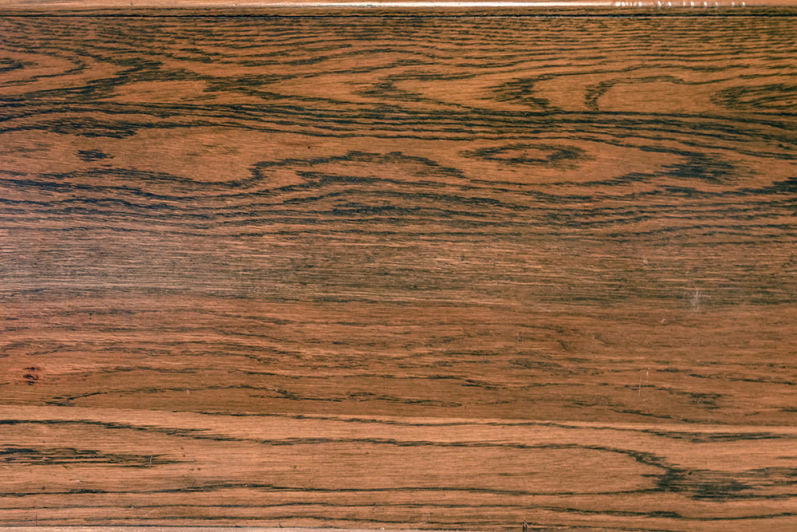 detail shot of oak veneer on pew backs